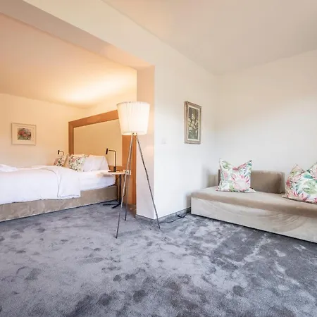 Christina Hotel 3*