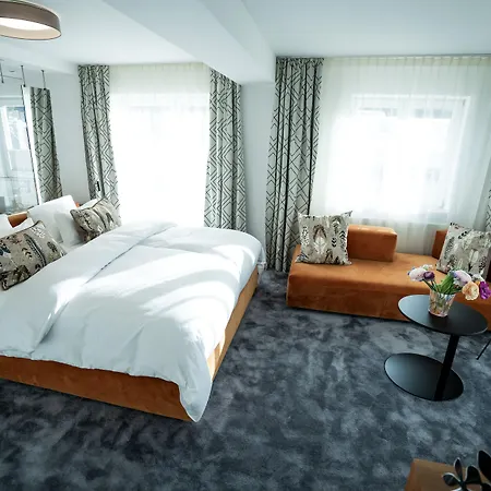 Christina Hotel 3*